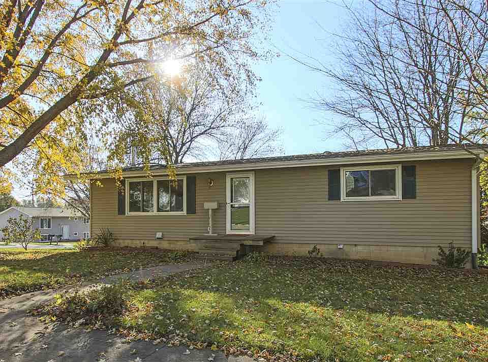 1st image of 801 8th Ave NW