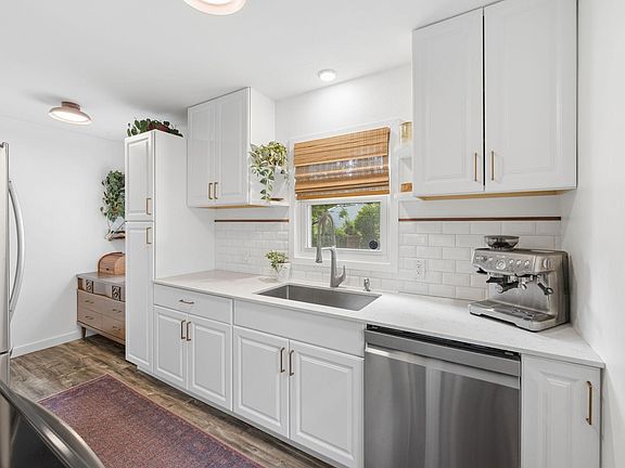 5th image of 2214 Forest Dr NE