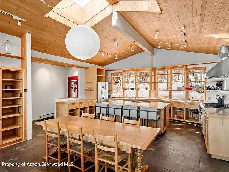 328 Oak Ridge Rd — Photo 12