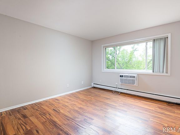 2nd image of 210-2931 27th St #210