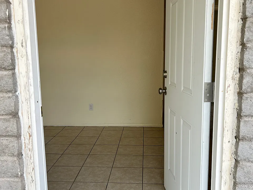 365 W 1st St #2