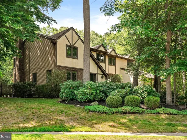 1 Hidden Acres Dr, Voorhees, NJ 08043