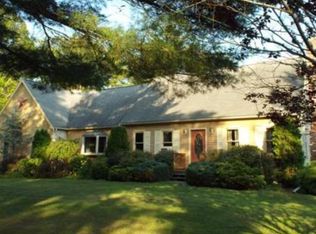 4 Old Schoolhouse Rd, Rochester, MA 02770