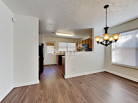 4th image of 2207 Erin Ln