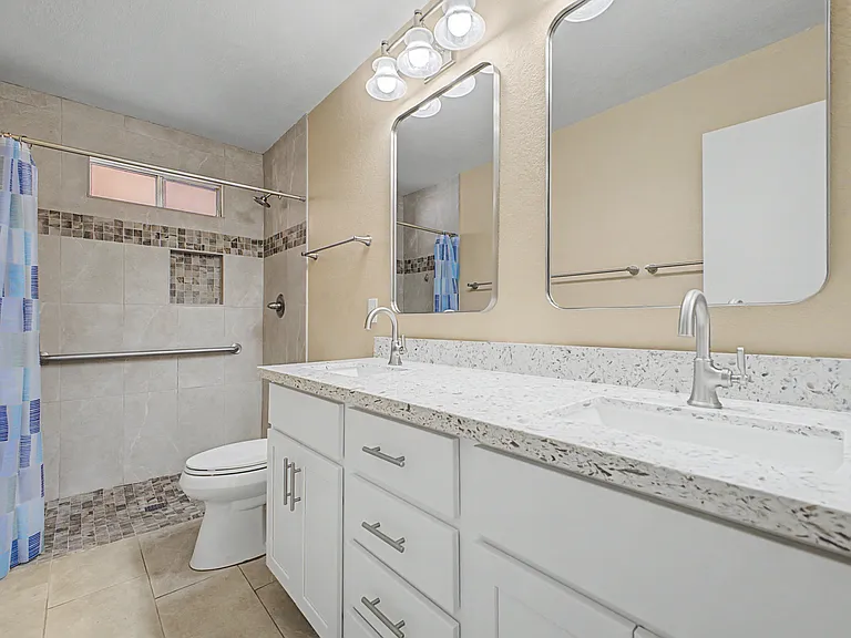 1324 W 12th St — Photo 19