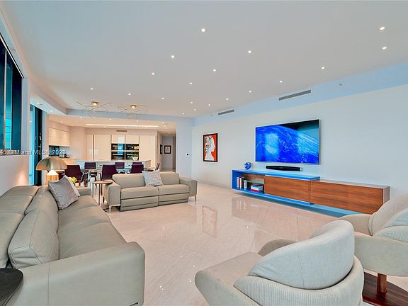 5th image of 18555 Collins Ave #4504