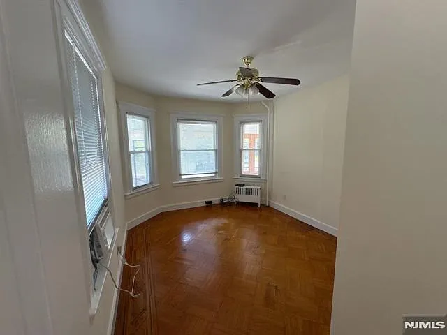 168 Orient Way — Photo 5