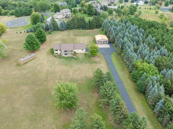 671 Kinney Rd, Hudson, WI 54016