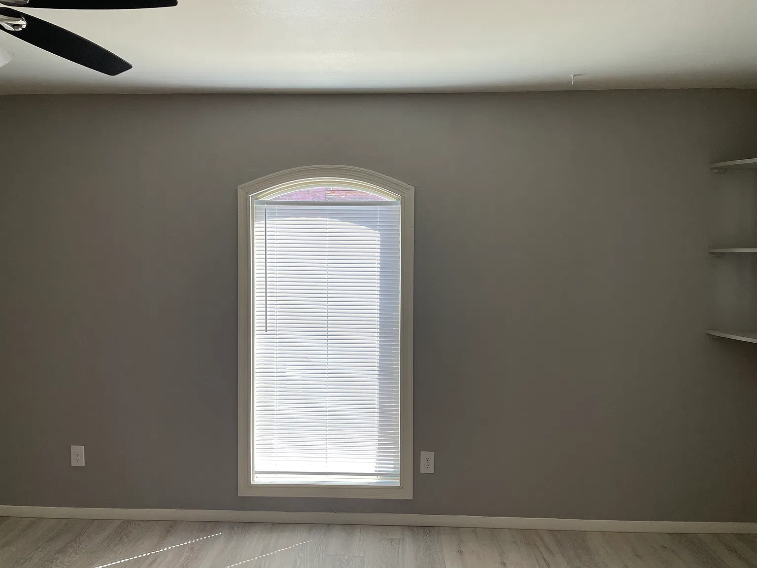 3 bed, 1.5 bath, 1200 sqft, $1,100 — Photo 1