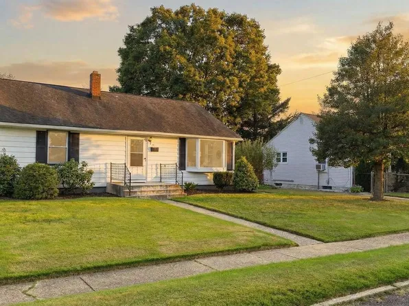 10 Sheldon Rd, Pemberton, NJ 08068