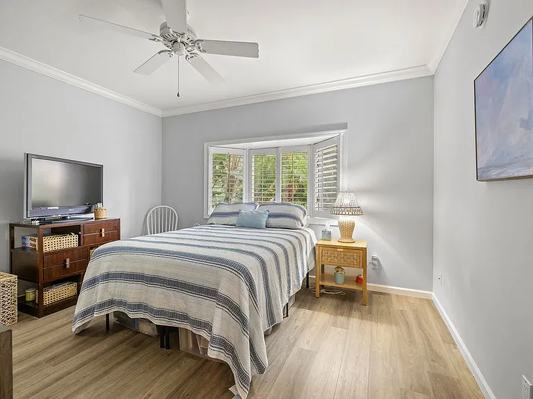 300 S Peppertree Dr — Photo 18