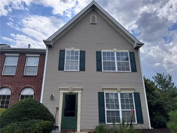 1962 Pine Ct, Hellertown, PA 18055