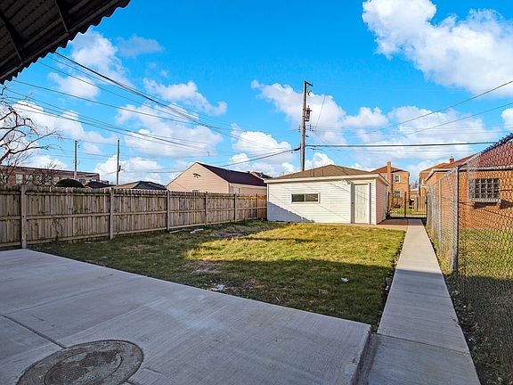 4th image of 10632 S Eberhart Ave