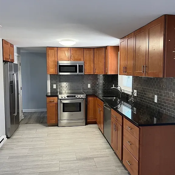 10 Terrane Ave — Photo 5
