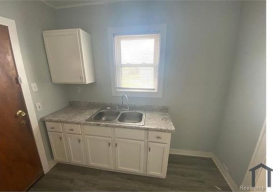 4th image of 8647 Ellsworth St