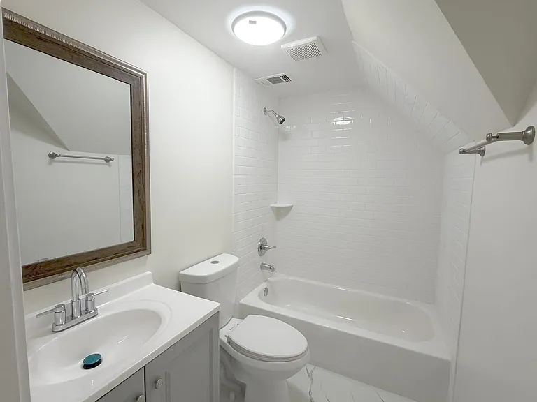 7472 Hedgington Dr — Photo 17