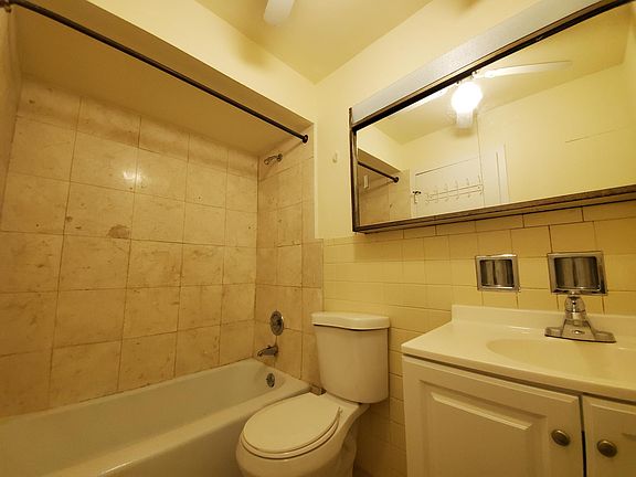 5th image of 539 W Stratford Pl APT 307