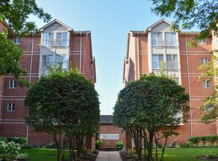 17 E Hattendorf Ave UNIT 302, Roselle, IL 60172