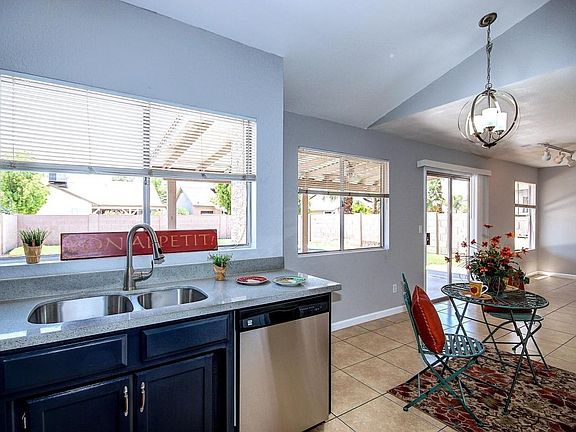 4th image of 3853 W Elgin St