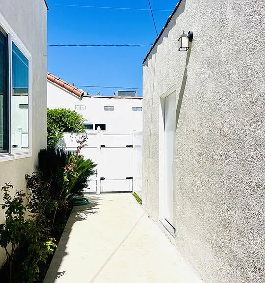 926 N Pass Ave — Photo 32