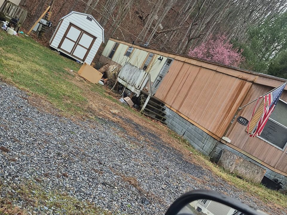 2nd image of 100 Nicholas Dr #E19