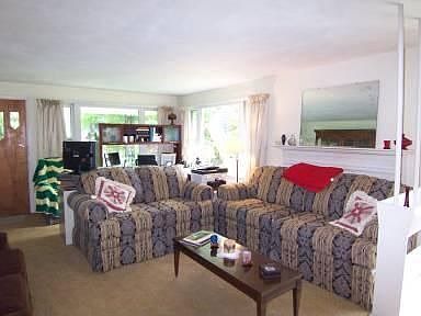 3rd image of 11 Skyline Dr