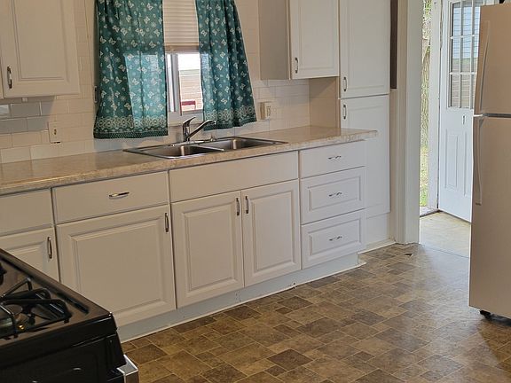 4th image of 917 Tamarack Ave NW #1