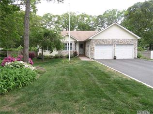 27 Gaetano Ln, Coram, NY