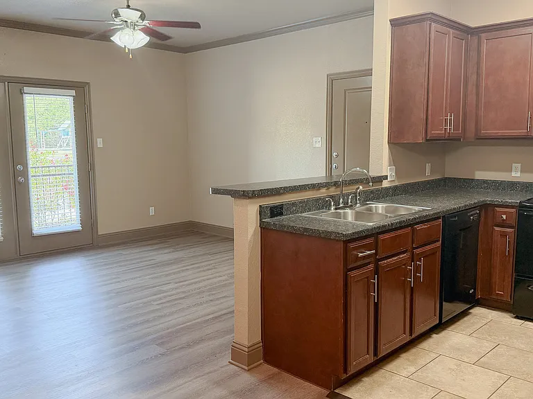 Timber Creek Apartments — Photo 20