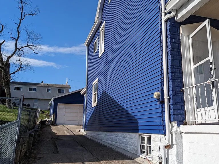 1220 Hollywood St — Photo 2