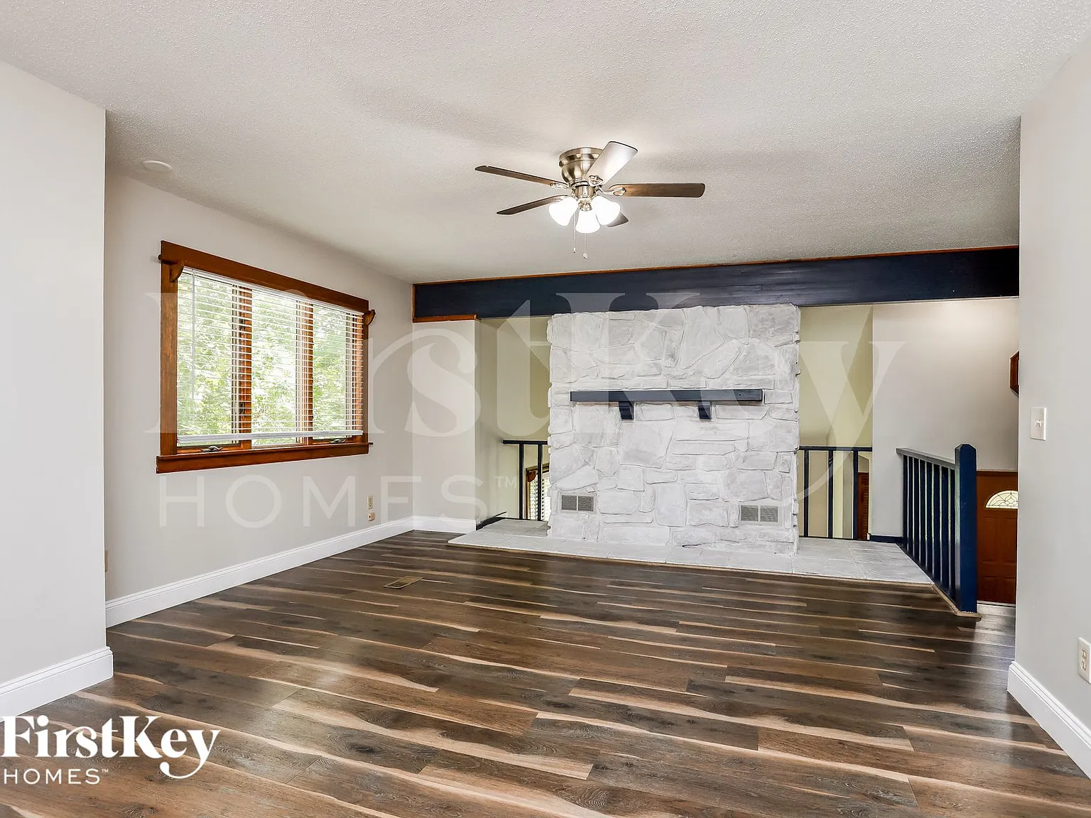 3 bed, 3.0 bath, 1812 sqft, $2,585 — Photo 3