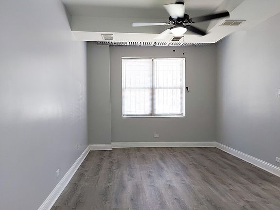 3rd image of 4756 N Maplewood Ave APT G8