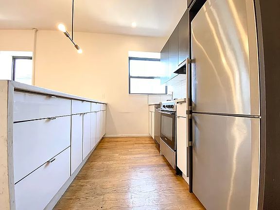 4th image of 29 Brooklyn Ave #4D