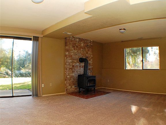 3rd image of 7420 Blackbird Dr NE