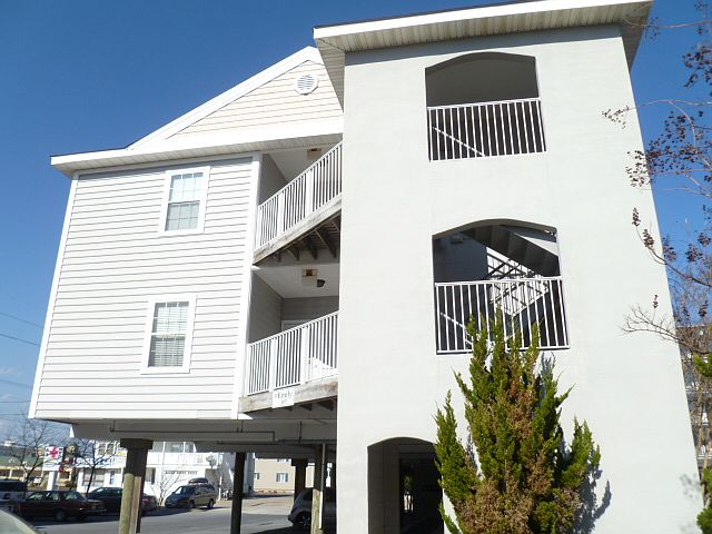 2nd image of 3 63rd St Unit 17