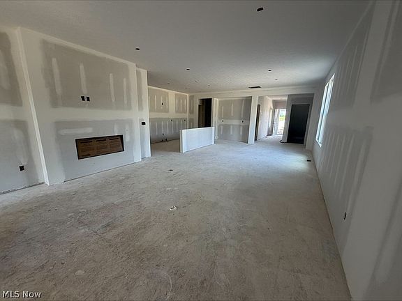 2nd image of 2073 Glenmont Dr