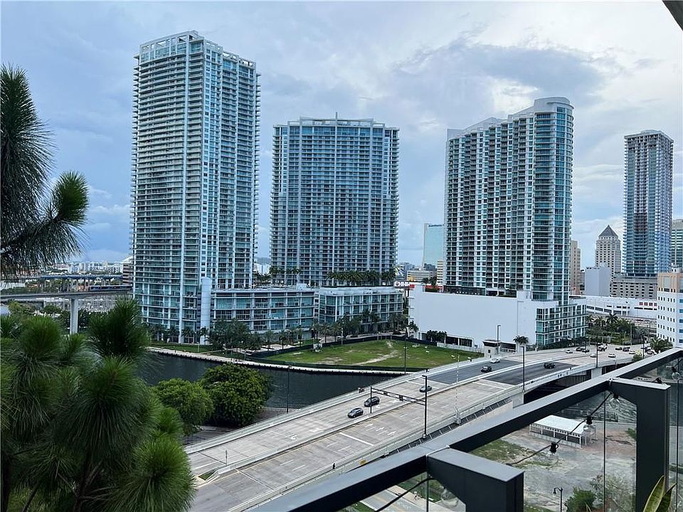 1st image of 68 SE 6th St APT 812