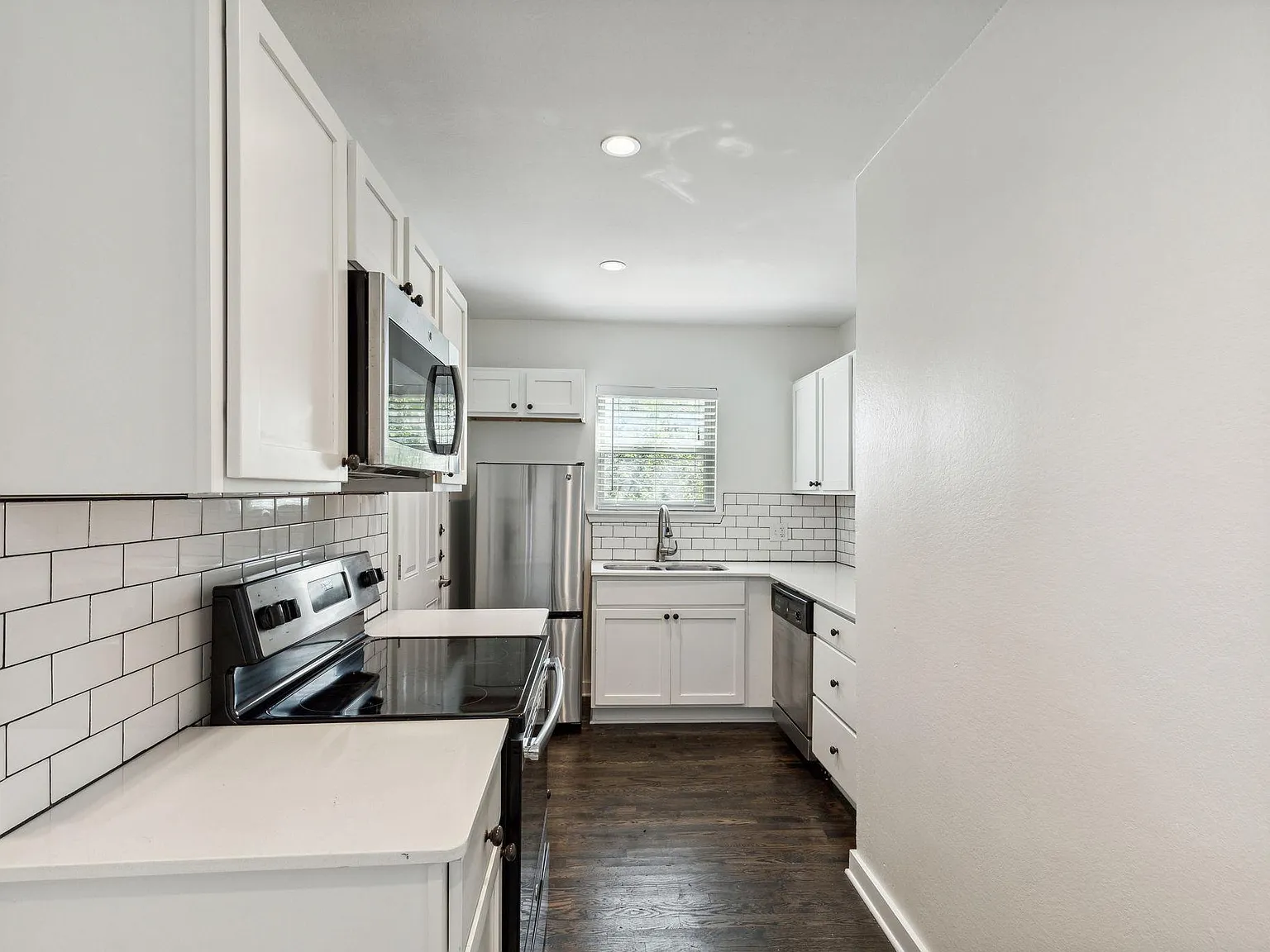 Devonshire Apartments — Photo 3