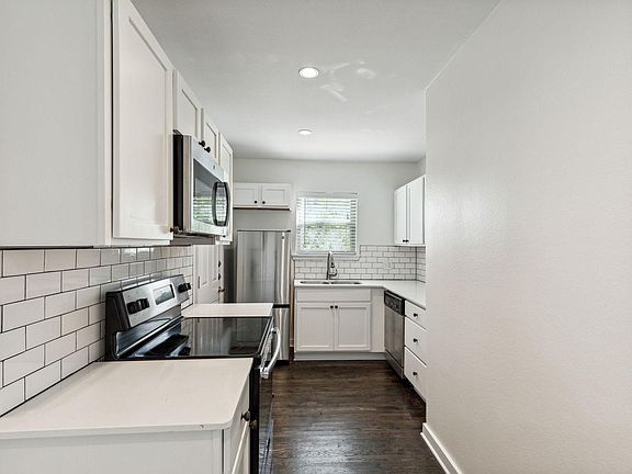 3rd image of 5411 Amherst Cir #249d2be12