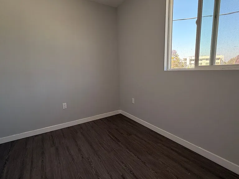 3920 Hillcrest Dr — Photo 8