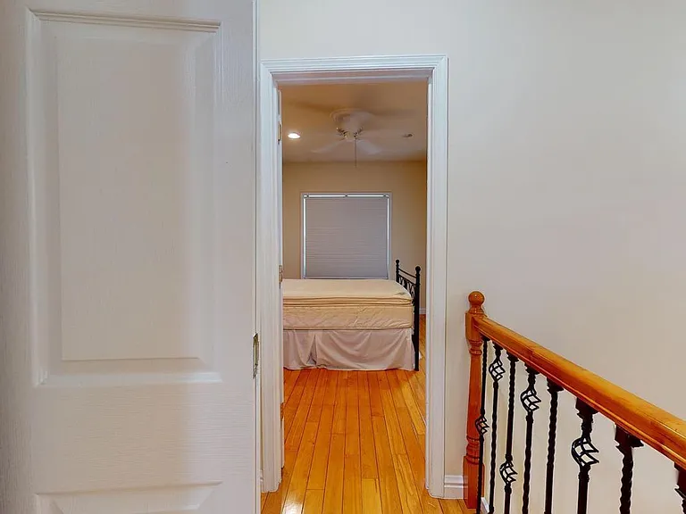 615 16th St NE — Photo 17