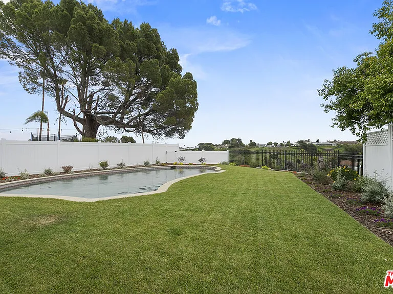 4444 Don Felipe Dr — Photo 26