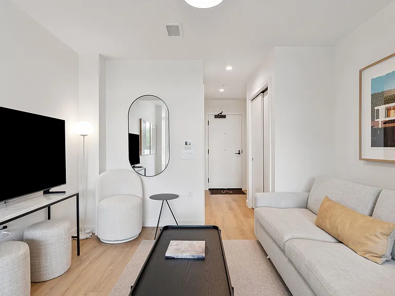 277 W 42nd Ave — Photo 7