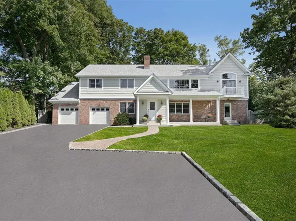 42 Little Neck Road, Centerport, NY 11721