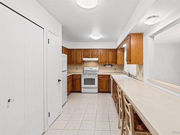4th image of 1448 Beaumont Cir