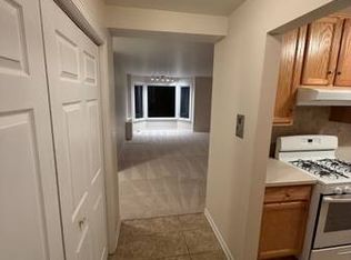 400 Thames Pkwy #2D, Park Ridge, IL 60068