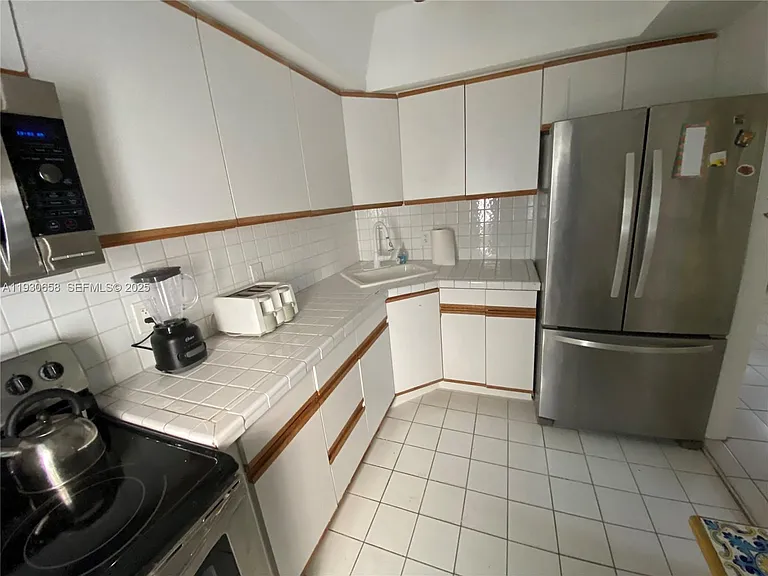 8950 Collins Ave #7 — Photo 16