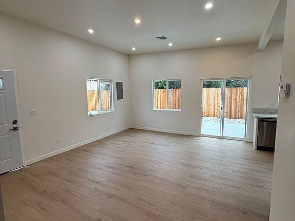 5th image of 13040 Terra Bella St