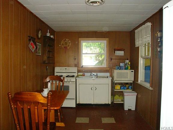 3rd image of 52 Hughes Ln