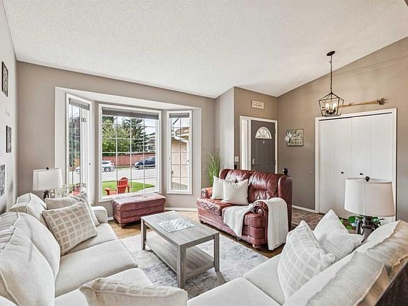 3rd image of 190 Mount Robson Close SE